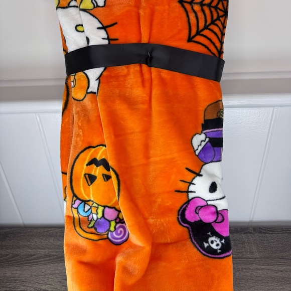 NEW Hello Kitty Pirate Candy Corn Halloween Throw Blanket - Picture 5 of 5